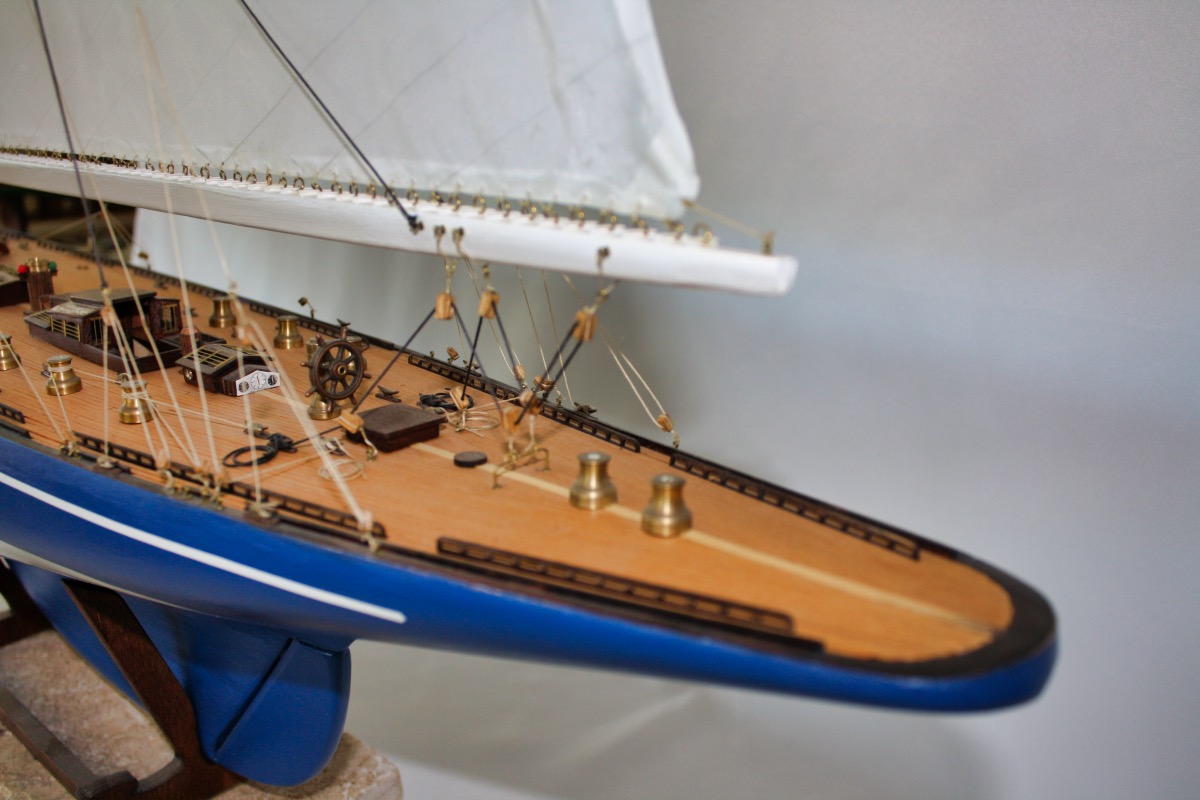 “Endeavor” 1934 America&rsquo;s Cup  /  L – 45', H – 49', B – 9'