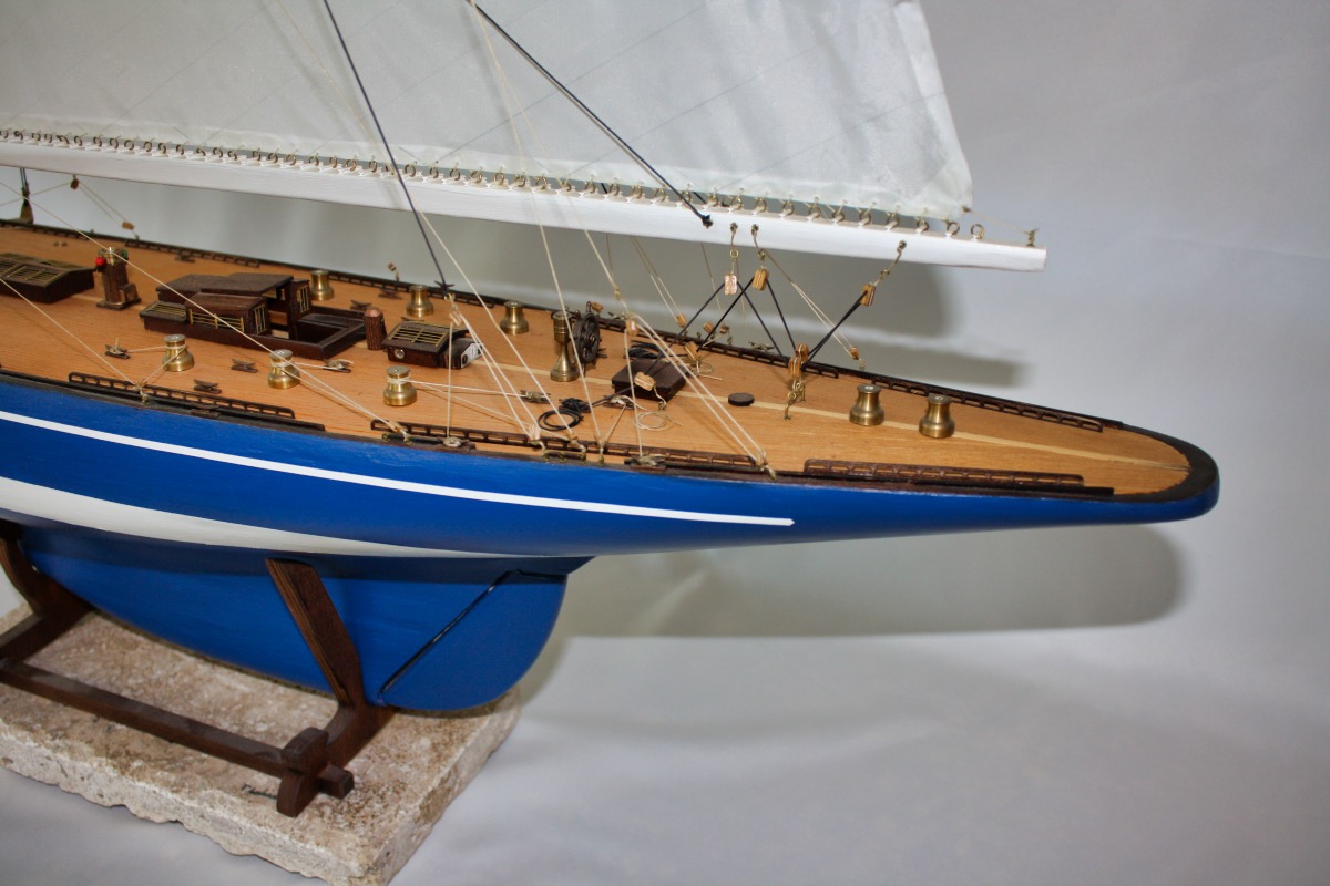 “Endeavor” 1934 America&rsquo;s Cup  /  L – 45', H – 49', B – 9'